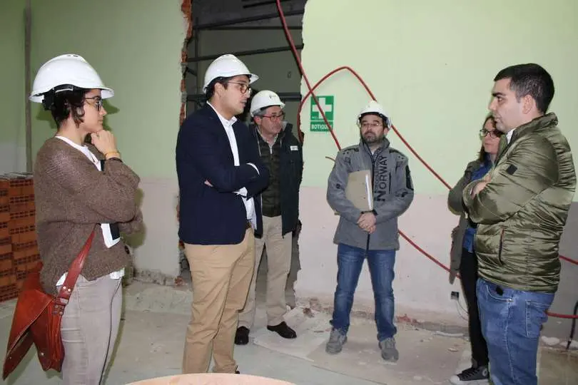 Eulalio D&iacute;az-Cano visita las obras del Centro de Mayores de Almagro