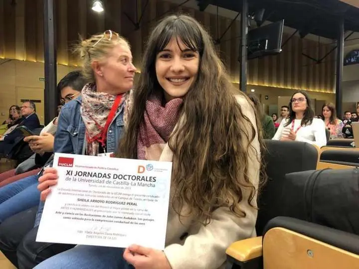 Sheila Arroyo, con el diploma de su premio