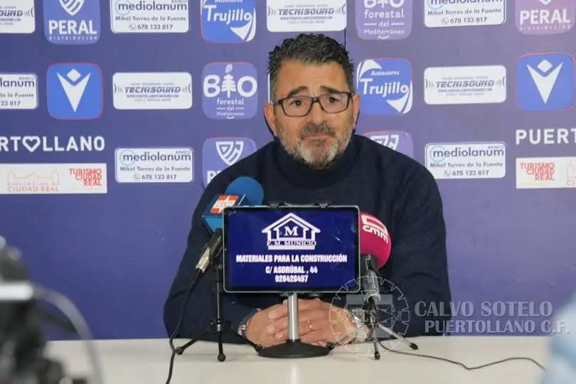 Imagen de archivo de Esteban Becker en rueda de prensa