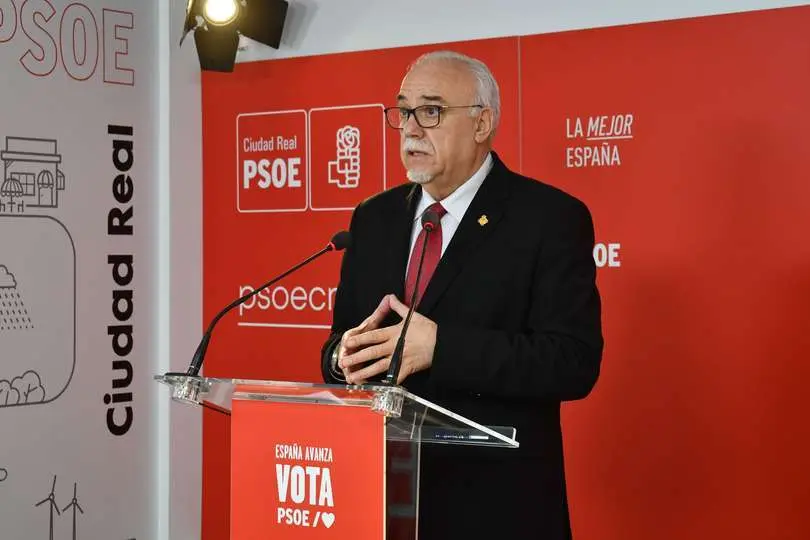 El senador del PSOE por la provincia de Ciudad Real, Juli&aacute;n Nieva