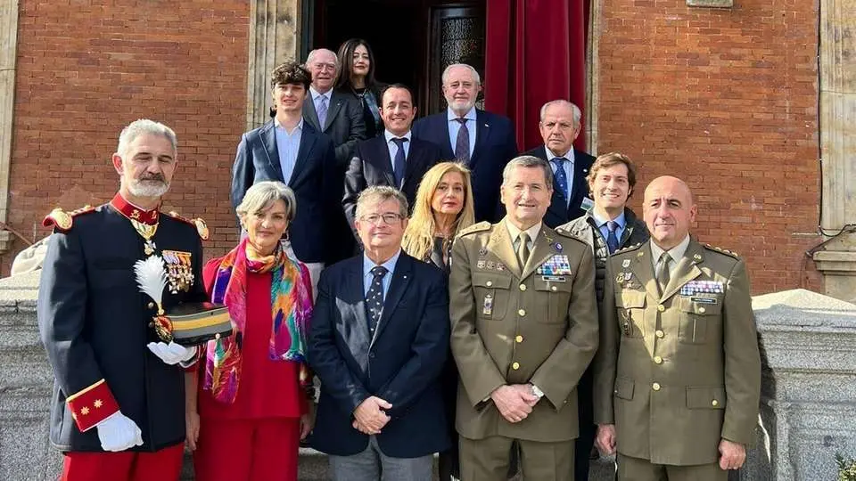 Miembros del Rotary Club Ciudad Real, con Moliterni y Ense&ntilde;at