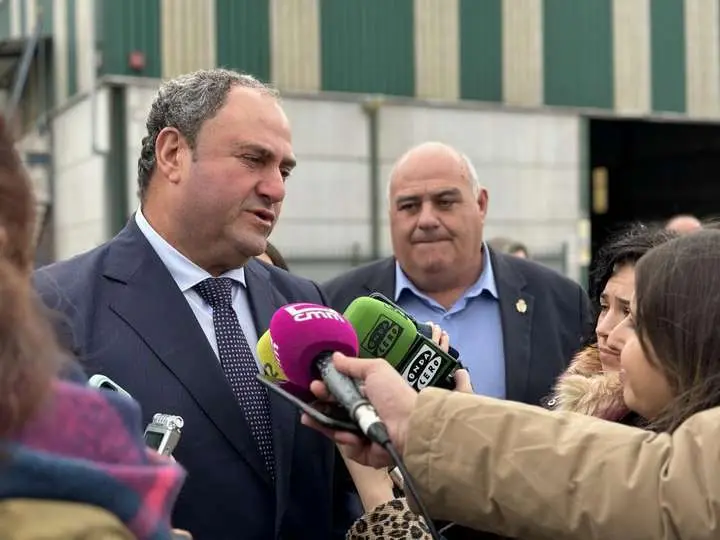 El consejero de Agricultura, Ganader&iacute;a y Desarrollo Rural, Juli&aacute;n Mart&iacute;nez Liz&aacute;n