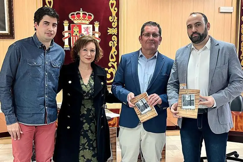 Mazoteras, Torres y Cruz Due&ntilde;as, junto al alcalde