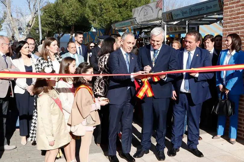 Corte de la cinta inaugural