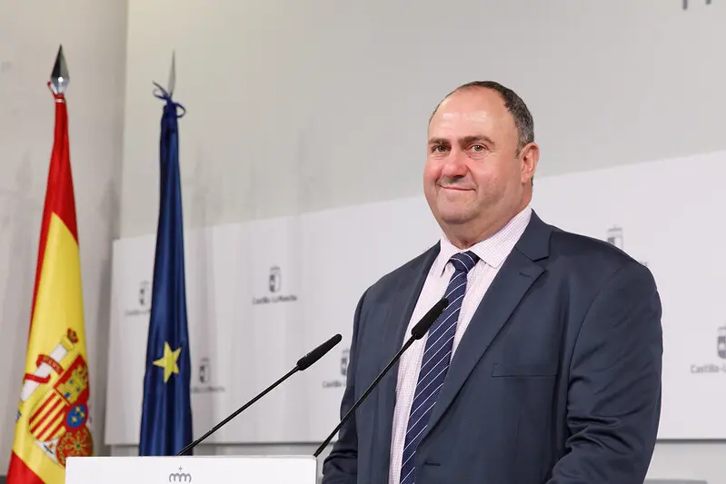 El consejero de Agricultura, Ganader&iacute;a y Desarrollo Rural, Juli&aacute;n Mart&iacute;nez Liz&aacute;n