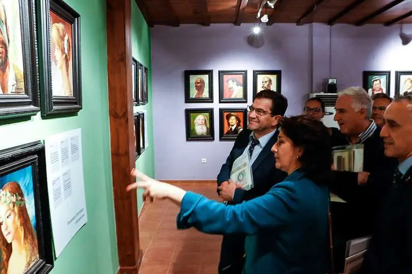 Silvia Palmero explica algunos de los retratos quijotescos que ejecut&oacute; su abuelo Alfredo