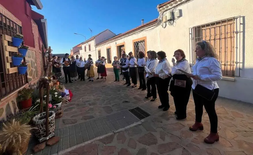 Cantando los mayos