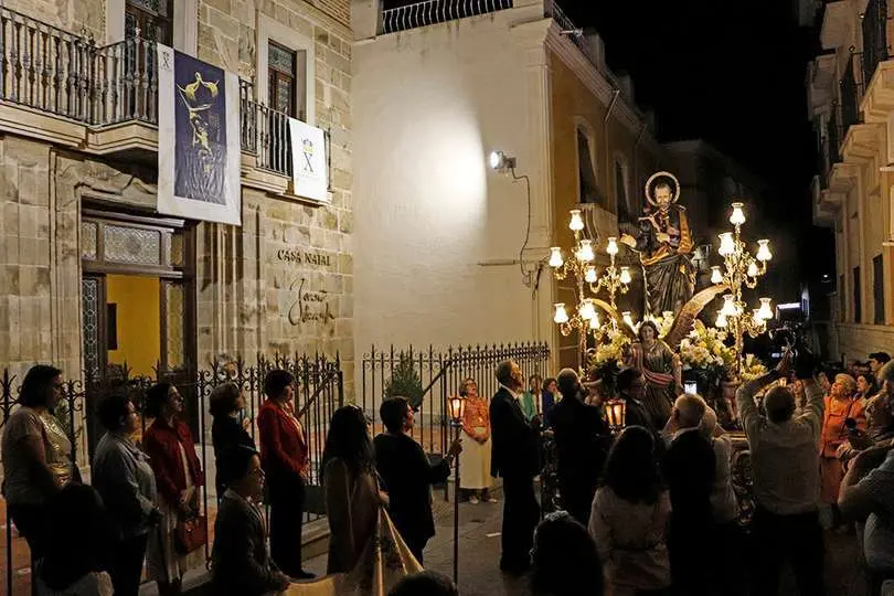 Procesi&oacute;n anoche de san Juan de &Aacute;vila, a la altura de su Casa Natal