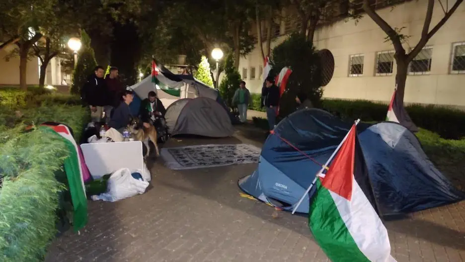 Estudiantes de la UCLM en Ciudad Real se suman a las acampadas en apoyo al pueblo palestino  CMM