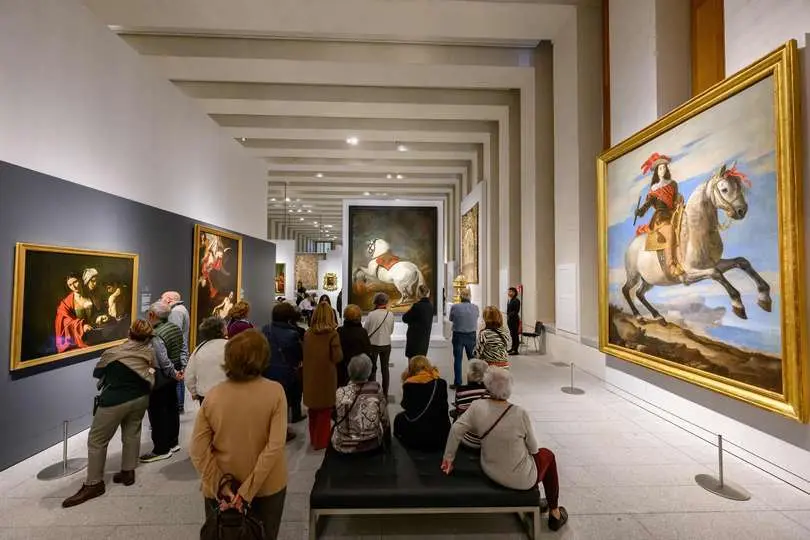 Visitantes en la Galer&iacute;a de las Colecciones Reales 