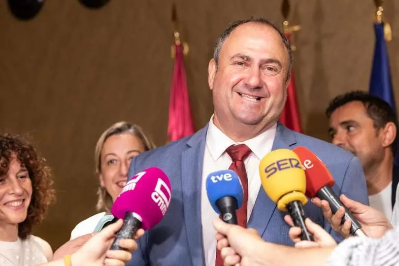 El consejero de Agricultura, Ganader&iacute;a y Desarrollo Rural, Juli&aacute;n Mart&iacute;nez Liz&aacute;n