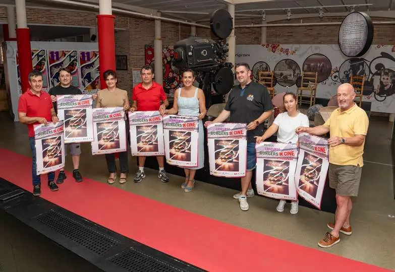 Foto de presentaci&oacute;n del primer concurso de burgers de cine