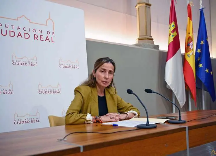 La vicepresidenta primera de la Diputaci&oacute;n, Milagros Calahorra