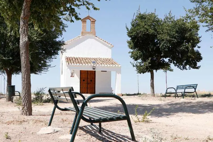 Mobiliario habilitado en el entorno de la ermita de san Isidro