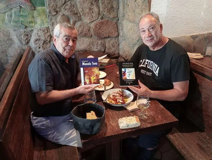 Carlos S&aacute;nchez T&aacute;rrago, a la izquierda, con Germ&aacute;n Tena, hermano de Manolo Tena_Easy-Resize.com