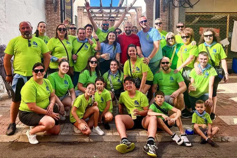 El alcalde, junto a componentes de la Pela 'Ak&iacute; te kedas'