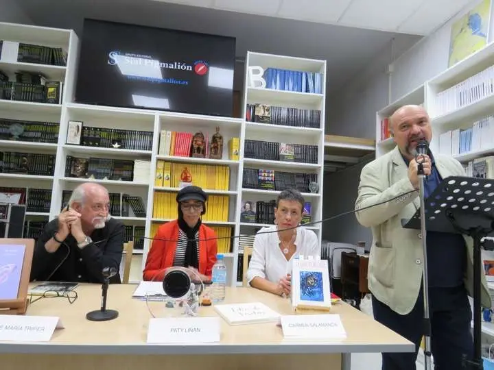 Jos&eacute; Mar&iacute;a Triper; Paty Li&ntilde;&aacute;n; Carmen Salamanca y Basilio Rodr&iacute;guez Ca&ntilde;ada, de pie
