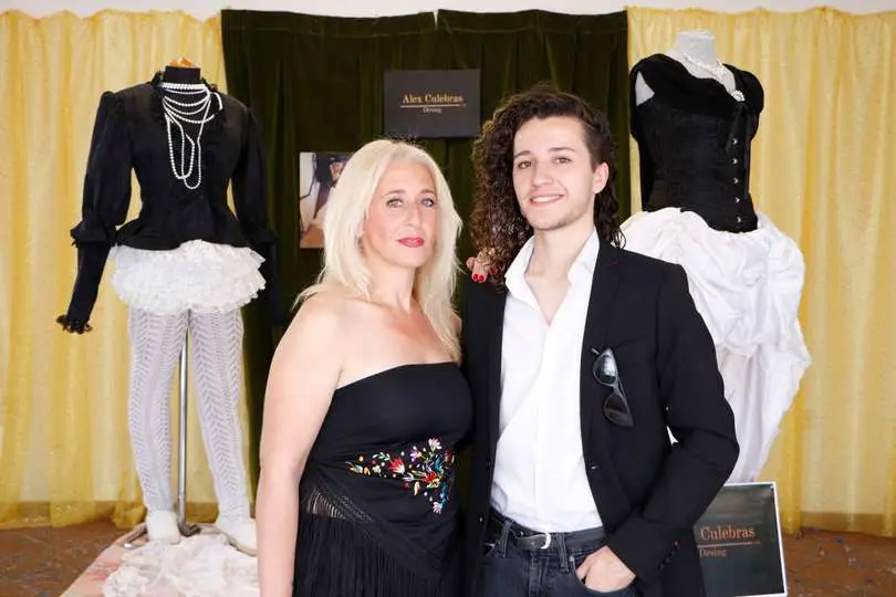 Alex Culebras, junto a la modelo Mar&iacute;a Jos&eacute; Sol&iacute;n