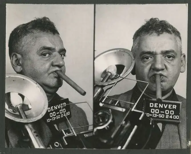 Autorretrato con una c&aacute;mara Speed Graphic, 13 de octubre de 1950