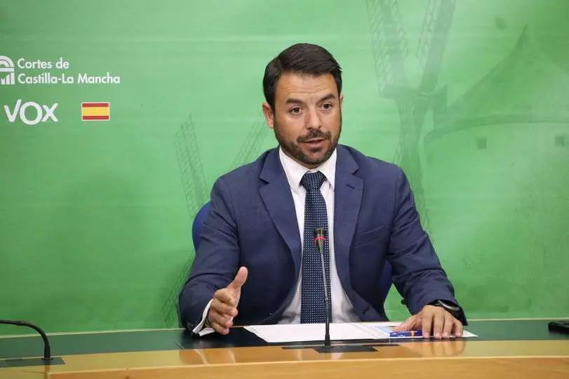 El portavoz del Grupo Parlamentario Vox en las Cortes de Castilla-La Mancha, Iv&aacute;n S&aacute;nchez