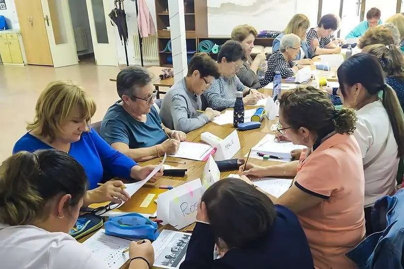 Participantes en el taller que se hace en Fontanosas