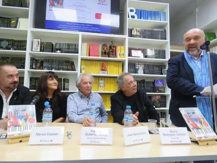 De izquierda a derecha, Juan Stefa; Marisol Esteban Repiso; Francisco Guti&eacute;rrez Carbajo; Jos&eacute; Manuel Ciria y , de pie, Basilio Rodr&iacute;guez Ca&ntilde;ada