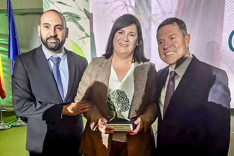 Posado junto al alcalde, Jes&uacute;s Ruiz