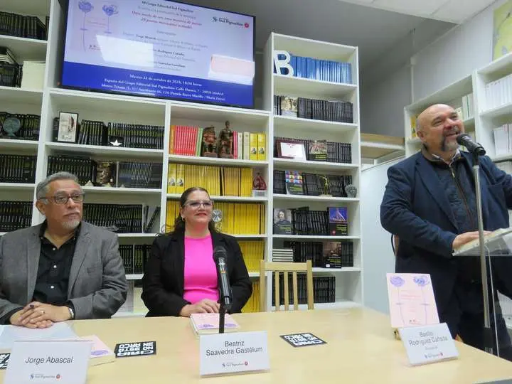 Jorge Abascal; Beatriz Saavedra Gast&eacute;lum y de pie, Bas&iacute;lio Rodriguez Ca&ntilde;ada