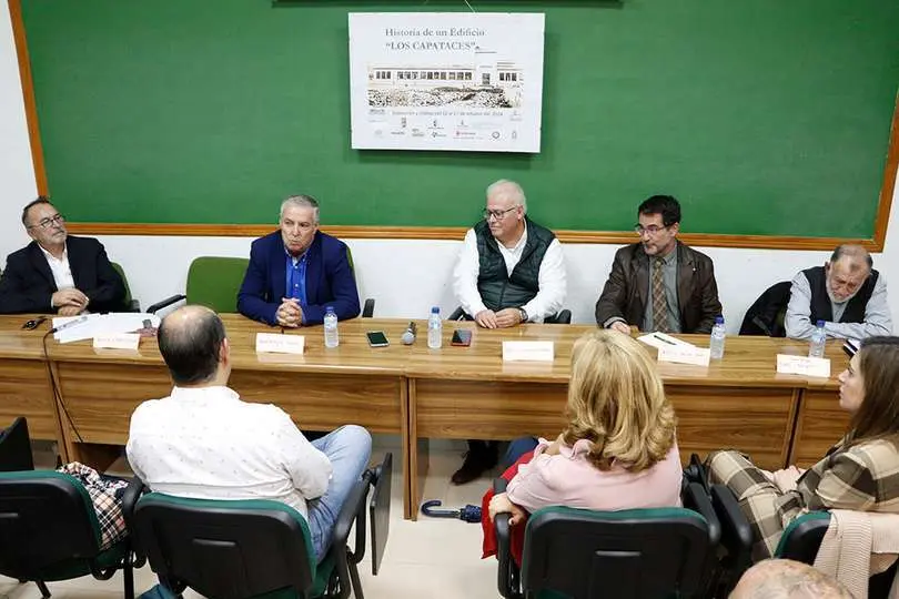 Mesa de oradores, en la &uacute;ltima charla del ciclo celebrada anoche