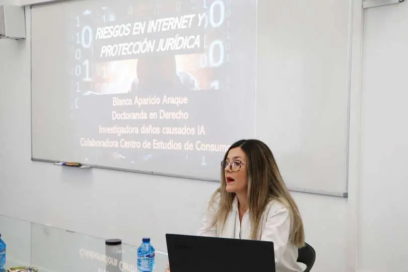 Blanca Aparicio Araque, durante su exposici&oacute;n