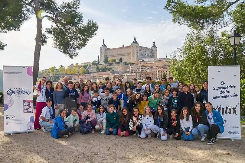 La delegaci&oacute;n rabanera, entre el resto de participantes, con Toledo al fondo