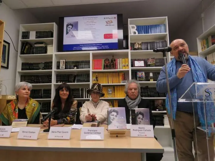 Adelaida Porras; Marisol Esteban; Mar&iacute;a Pilar Cavero; Francisco Guti&eacute;rrez Carbajo y Basilio Rodr&iacute;guez Ca&ntilde;ada, de pie