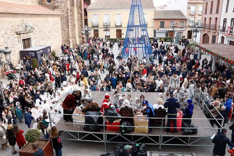 Recepci&oacute;n de los Reyes Magos a la infancia almodovare&ntilde;a en la Plaza Mayor