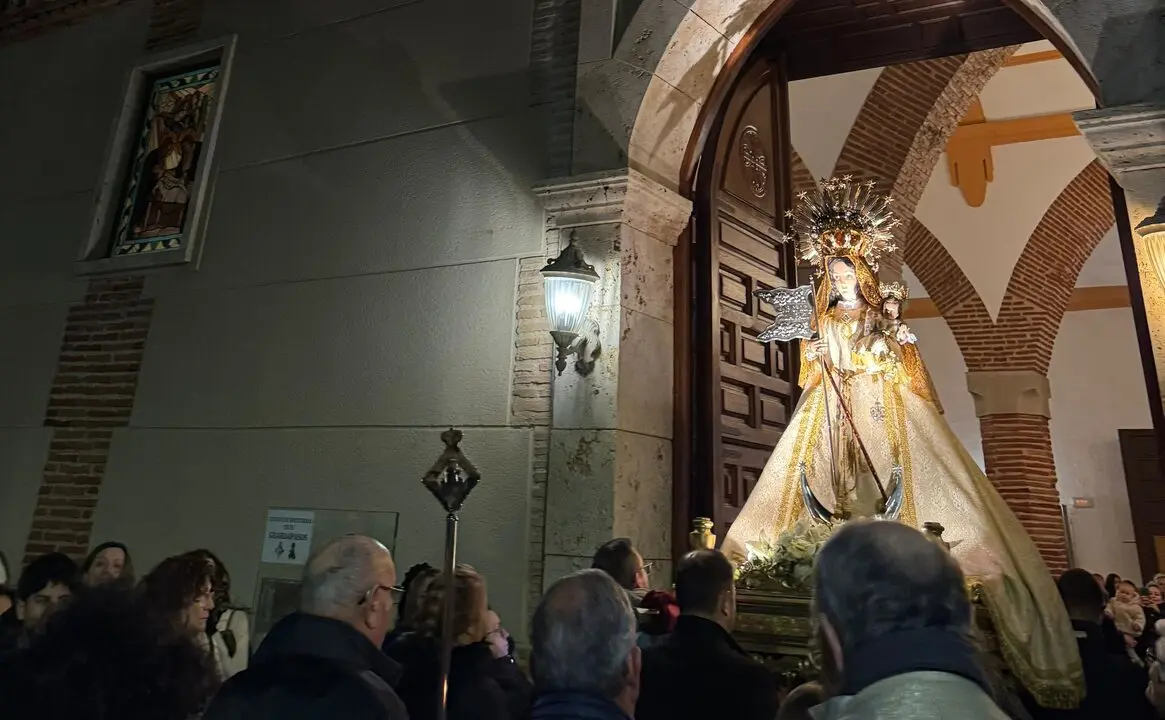 Los corrale&ntilde;os reciben entre v&iacute;tores a la Virgen de la Paz