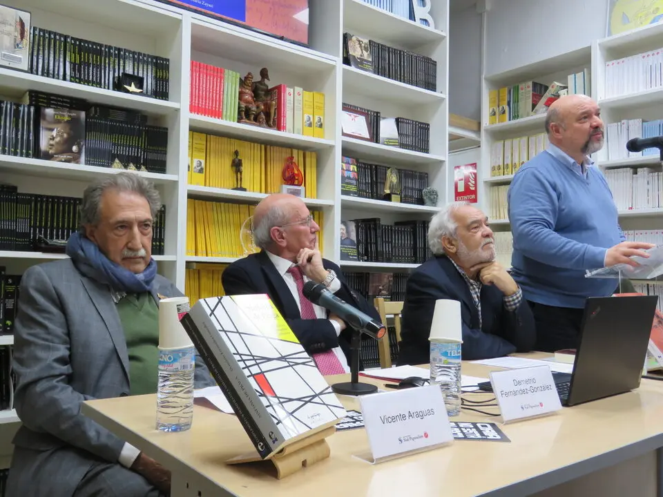 Vicente Araguas; Demetrio Fern&aacute;ndez-Gonz&aacute;lez; Antonio Feliz Cotado y de pie Basilio Rodr&iacute;guez Ca&ntilde;ada