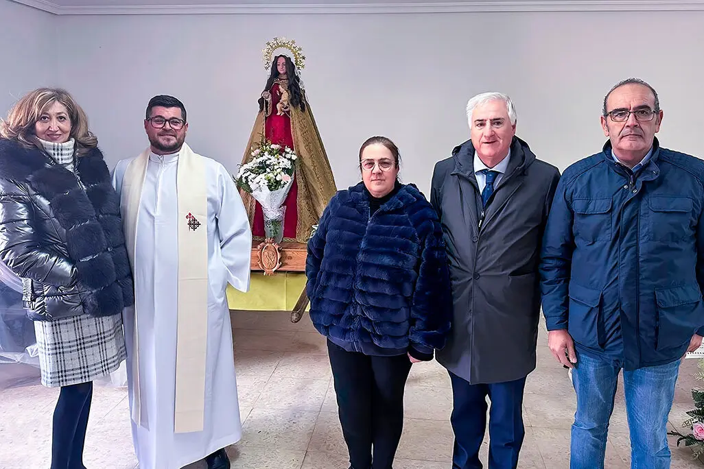 Autoridades, este domingo junto a la Virgen de las Candelas en La Bienvenida