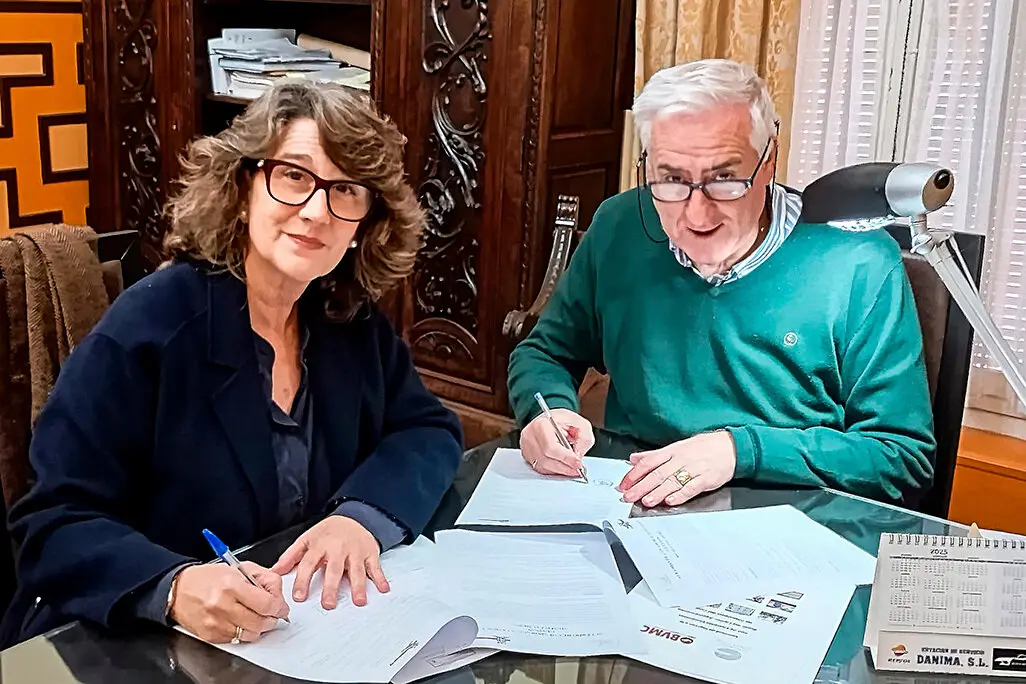 Silvia Palmero y Jos&eacute; Lozano, rubricando el nuevo convenio