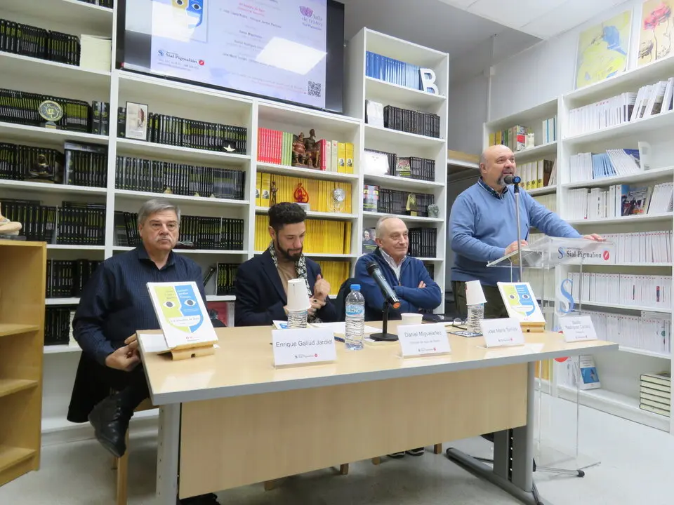Enrique Gallud Jardiel; Daniel Miguel&aacute;&ntilde;ez; Jos&eacute; Mar&iacute;a Torrijos y de pie, Basilio Rodr&iacute;guez Ca&ntilde;ada