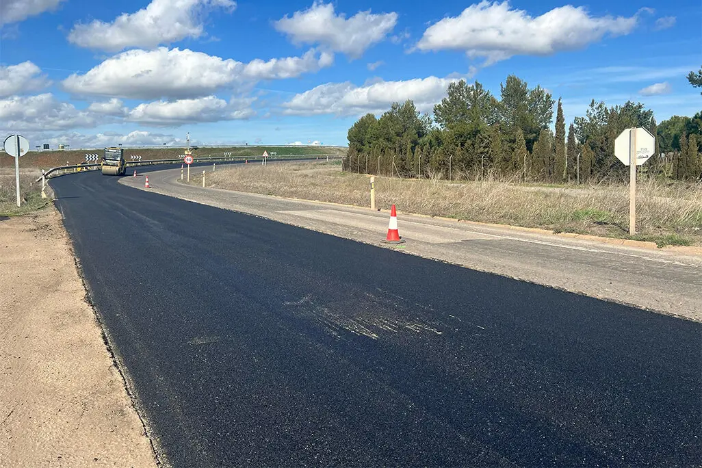 El nuevo asfaltado facilita el tr&aacute;nsito circulatorio y mejora la seguridad