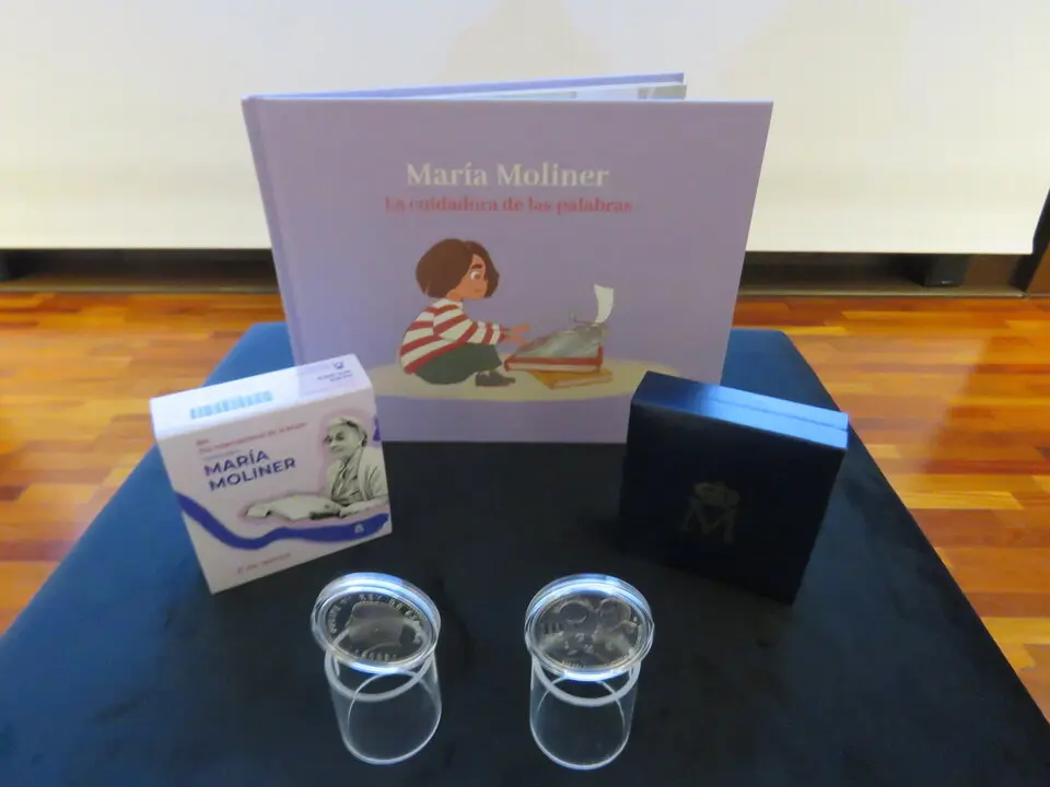 En la Biblioteca Nacional de Espa&ntilde;a se celebr&oacute; un emotivo homenaje del 125&ordm; aniversario nacimiento Mar&iacute;a Moliner y presentaci&oacute;n de moneda conmemorativa de la F&aacute;brica Nacional de Moneda y Timbre ( FNMT)
