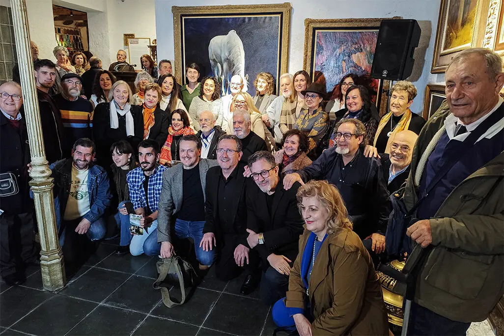 Foto de familia de intervinientes y otros invitados destacados al acto