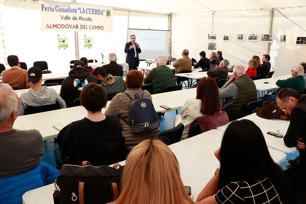 La cita ha abierto la jornada en la carpa de conferencias