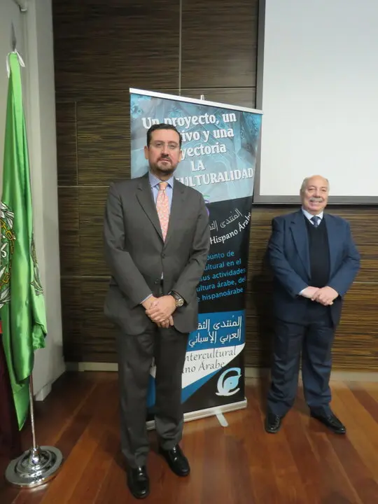 El director general de Casa &Aacute;rabe Miguel Moro Aguilar con el presidente de CIHAR Abdo Tounsi