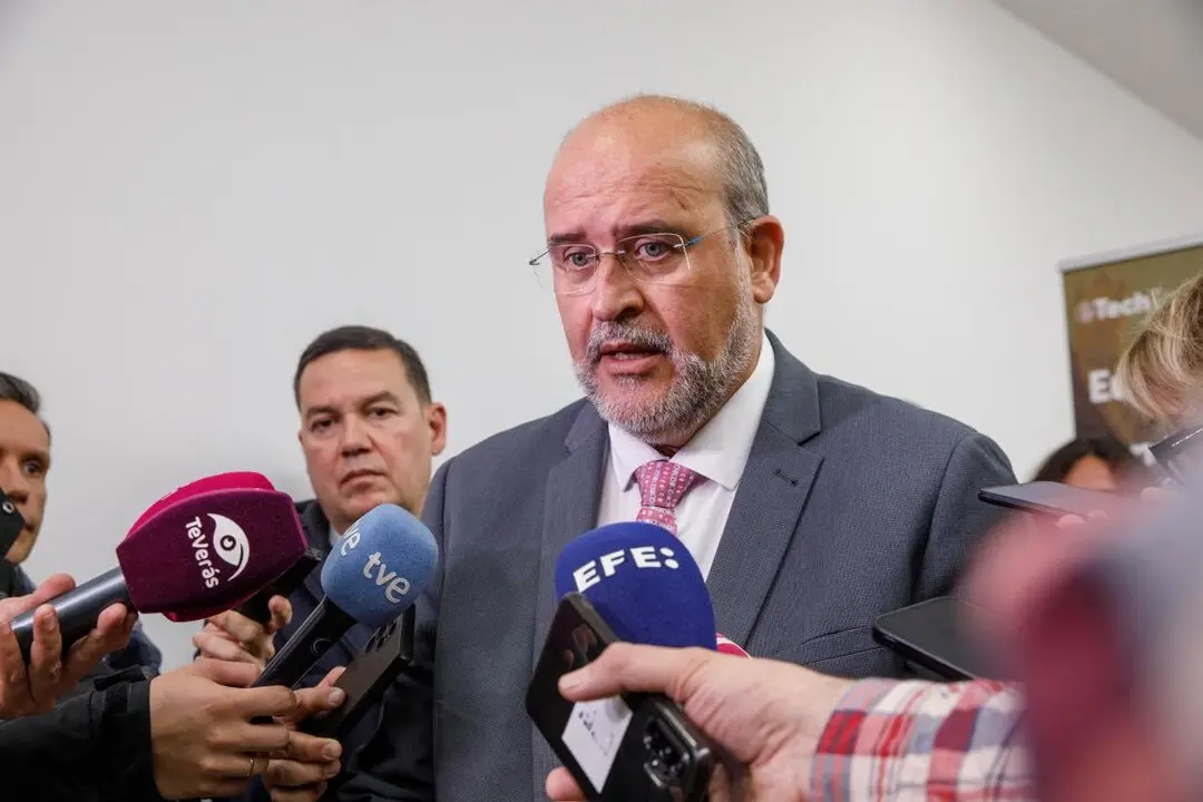 El vicepresidente primero, Jos&eacute; Luis Mart&iacute;nez Guijarro
