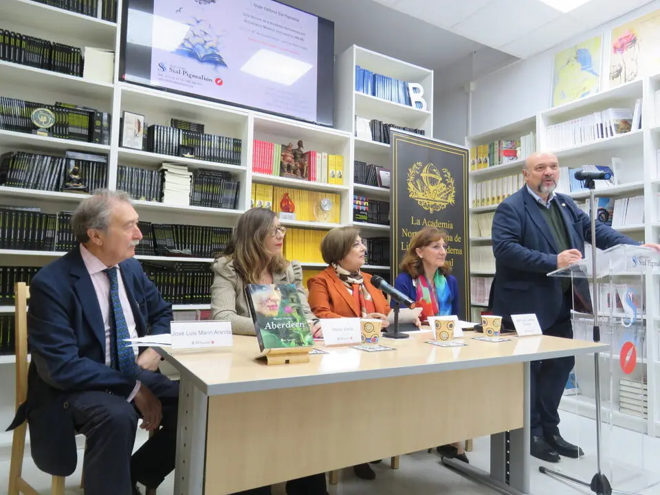 Jos&eacute; Luis Mar&iacute;n Aranda; Marta Vilella; Lucia de Vicente; Maria del Carmen Aranda y , de pie, Basilio Rodr&iacute;guez Ca&ntilde;ada