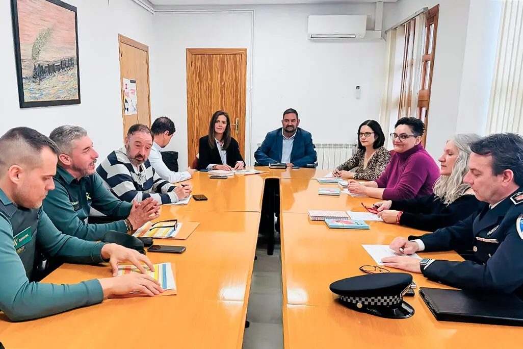Un momento de la reuni&oacute;n celebrada esta ma&ntilde;ana en el edificio consistorial de Argamasilla de Calatrava