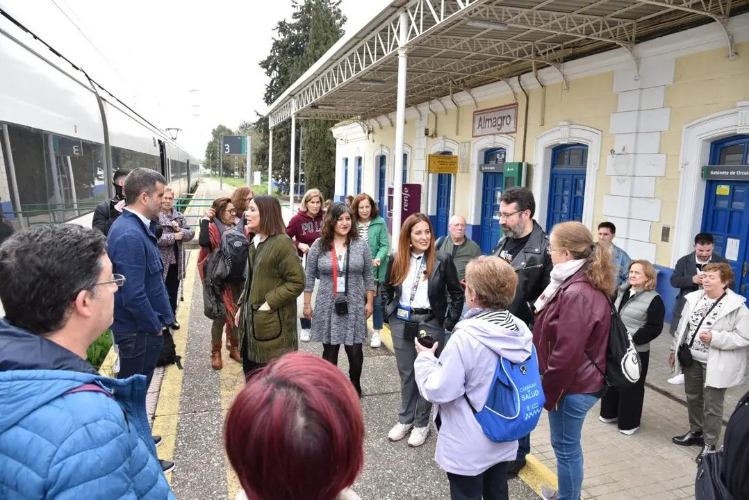 El primer tren tur&iacute;stico, el Tren del Teatro Cl&aacute;sico, ha hecho su primera parada en Almagro
