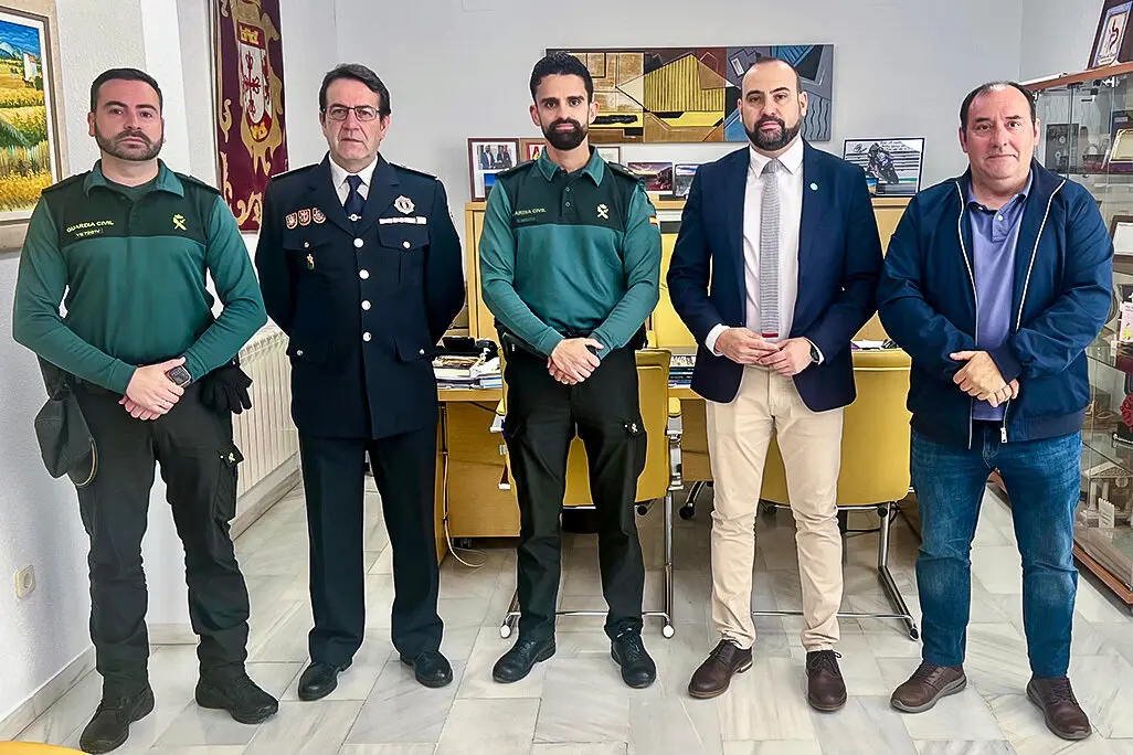 Intervinientes en la firma del documento en el Ayuntamiento rabanero