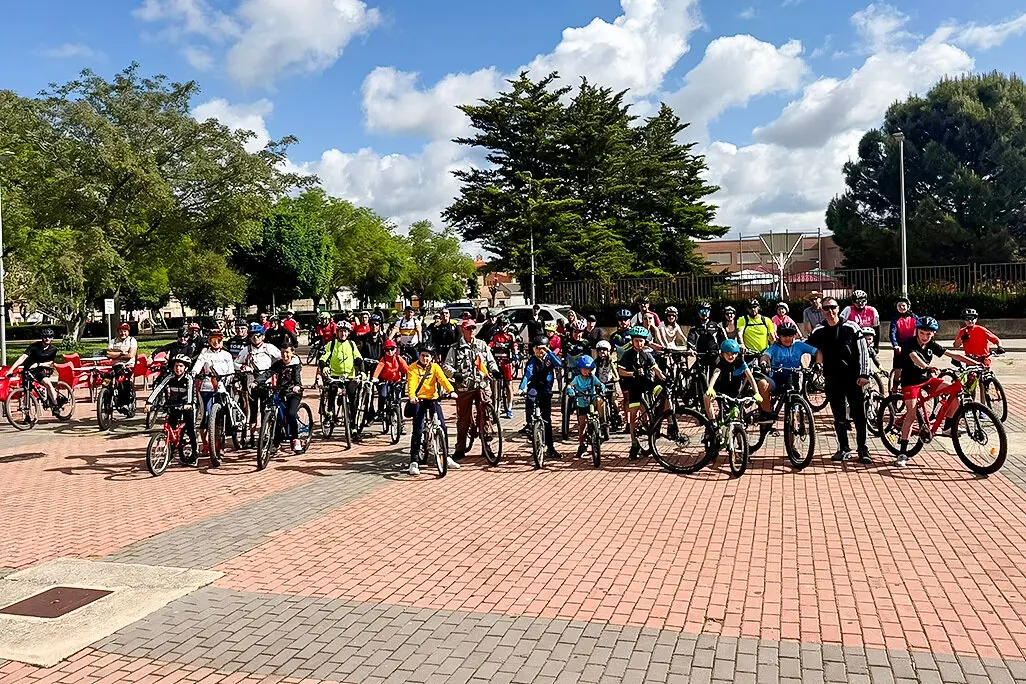 Foto de familia antes del inicio de los itinerarios