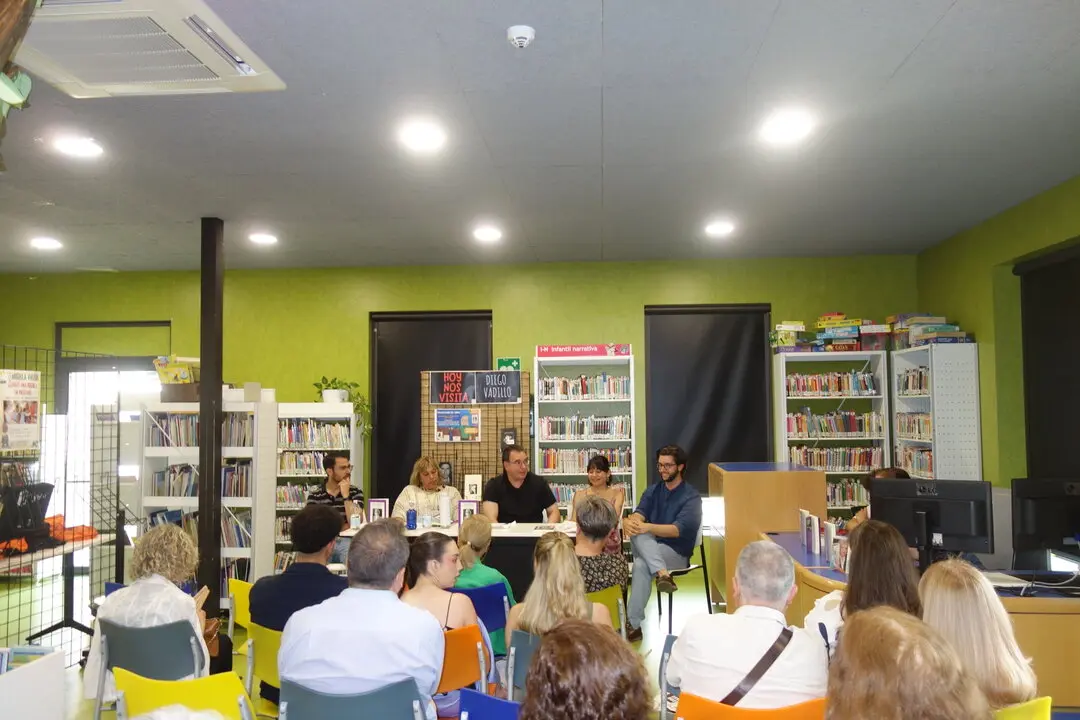La presentaci&oacute;n del libro  &ldquo;Francisco Umbral. El veedor de n&uacute;menes&rdquo; , de Diego Vadillo tuvo lugar en la Biblioteca Luis Parra de Villanueva del Pardillo